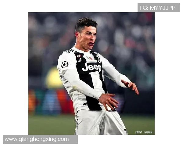 C罗足球传奇高清图展示不可思议技巧与激情瞬间,领略球王风采 C罗足球传奇高清图展示不可思议技巧与激情瞬间,领略球王风采