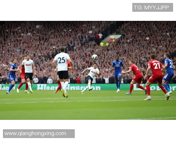 中国足球明星激情漫画演绎热血绿茵梦想青春与拼搏的燃情故事