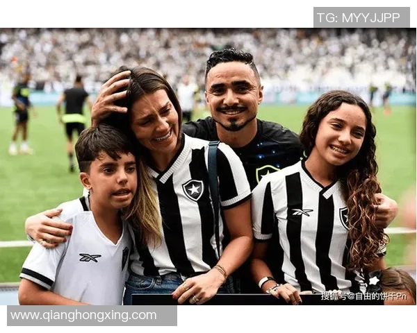 甜蜜足球情侣日常分享知名球星赛场外的浪漫瞬间